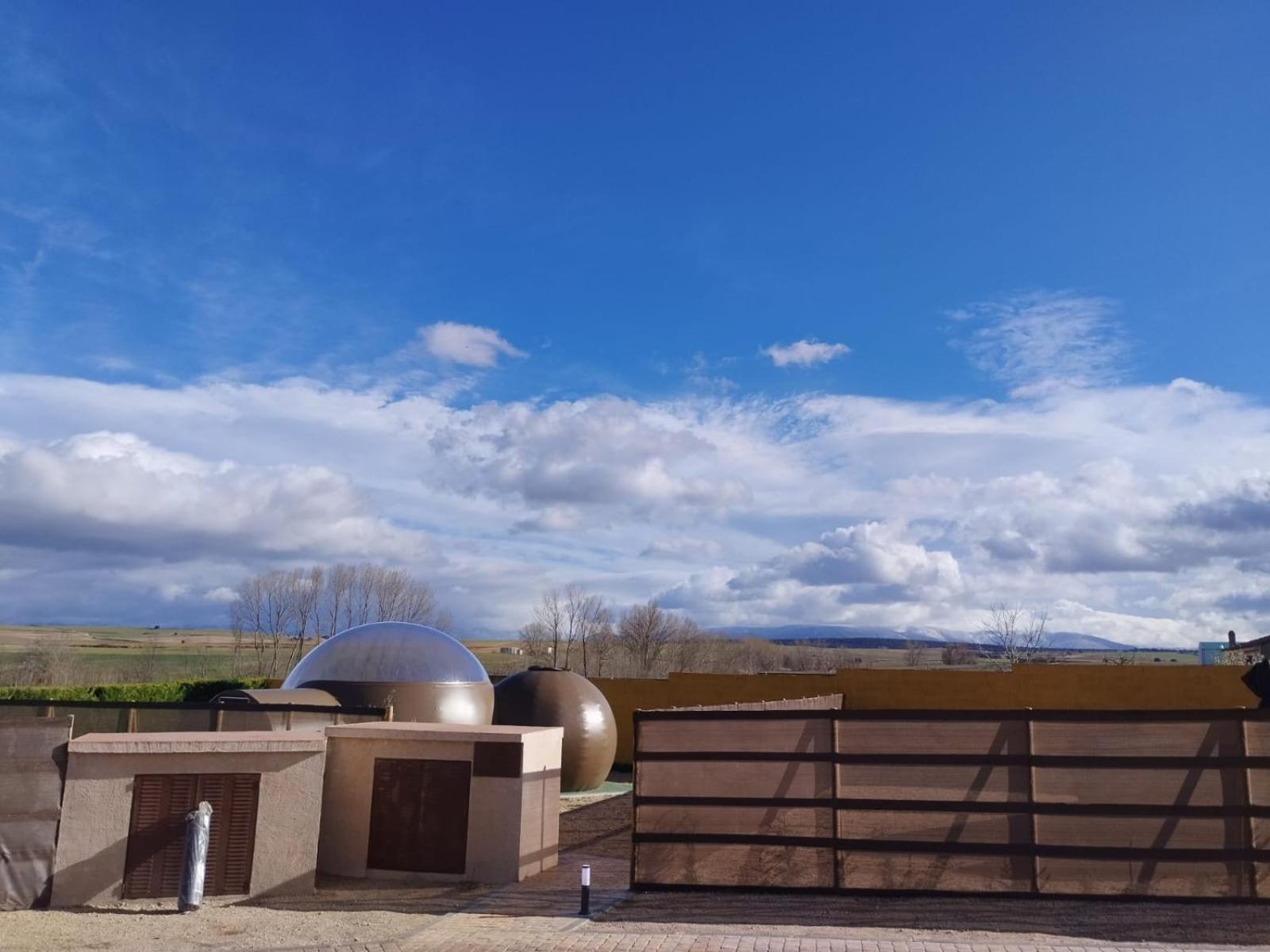 Cosmoveros - Hotel Burbuja Pedraza Buitenkant foto
