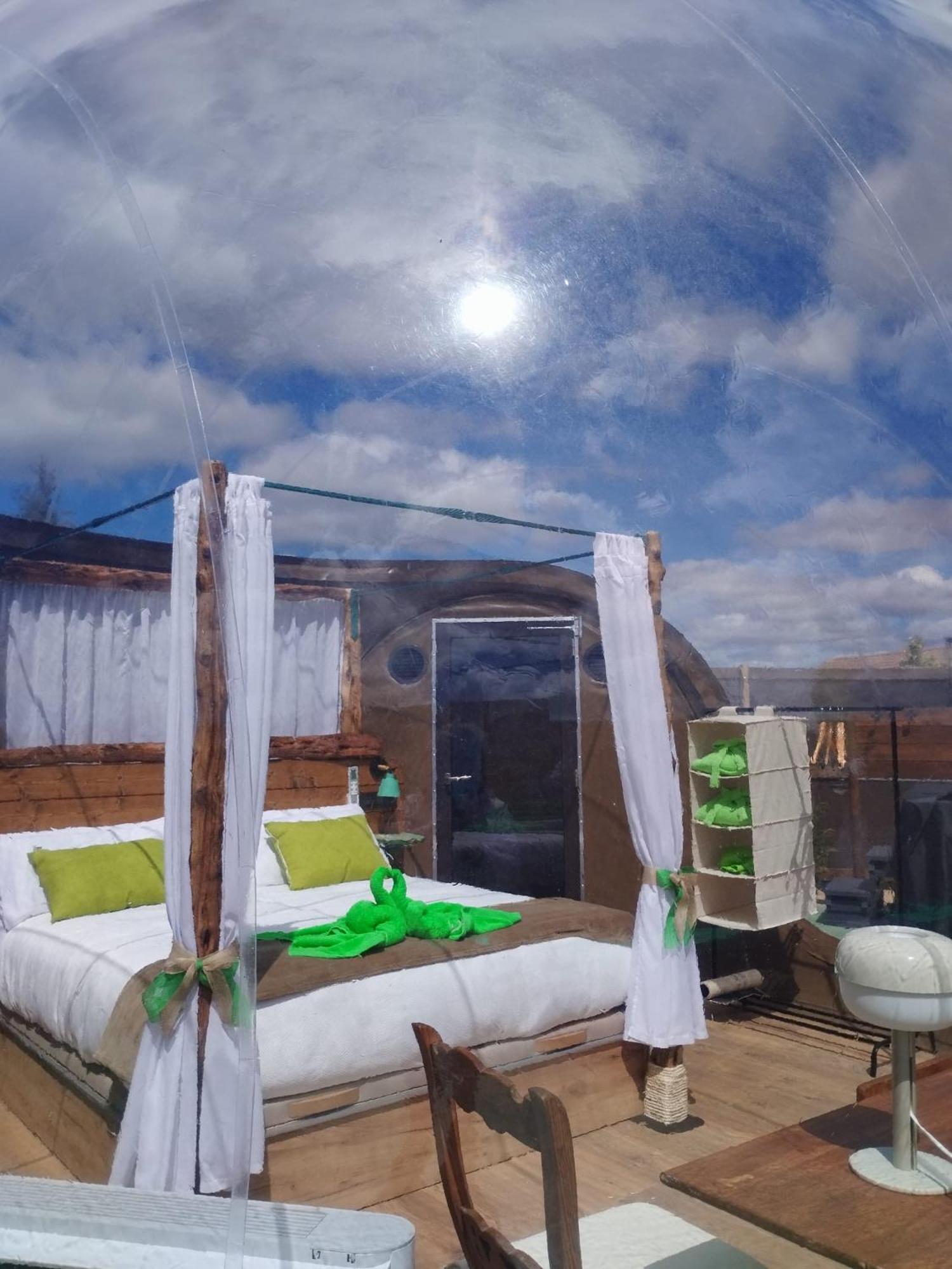 Cosmoveros - Hotel Burbuja Pedraza Buitenkant foto