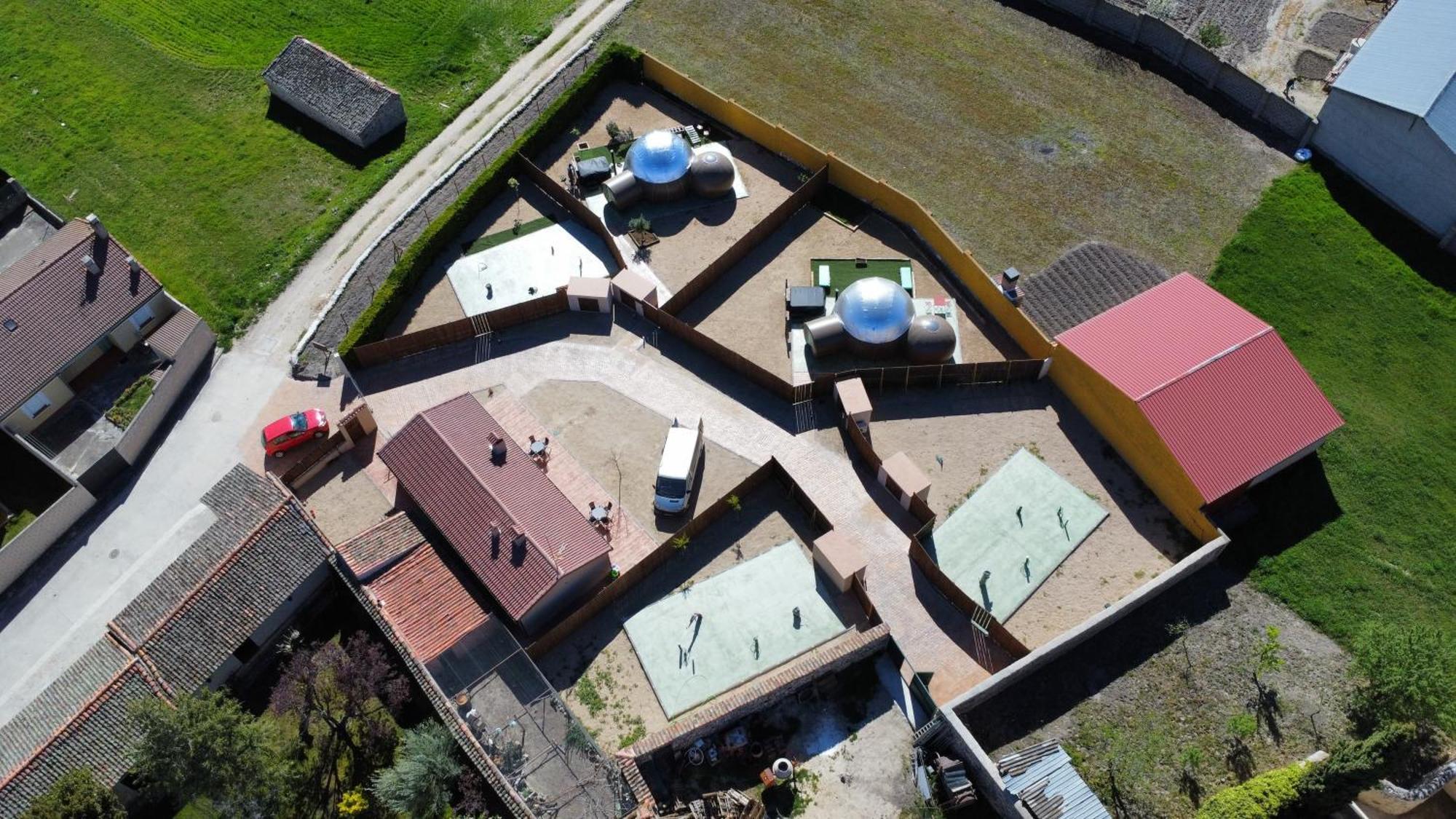 Cosmoveros - Hotel Burbuja Pedraza Buitenkant foto